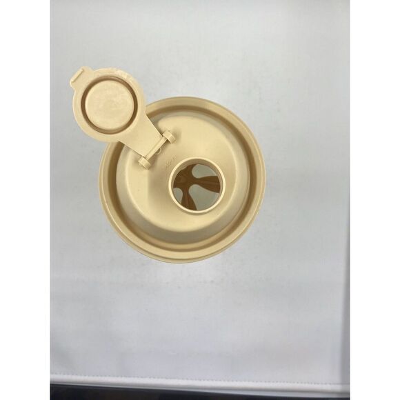 Tupperware 844-10 QUICK SHAKE 16 oz Tan Mixer w/ Blender and Lid 845-25 vintage - Picture 6 of 7